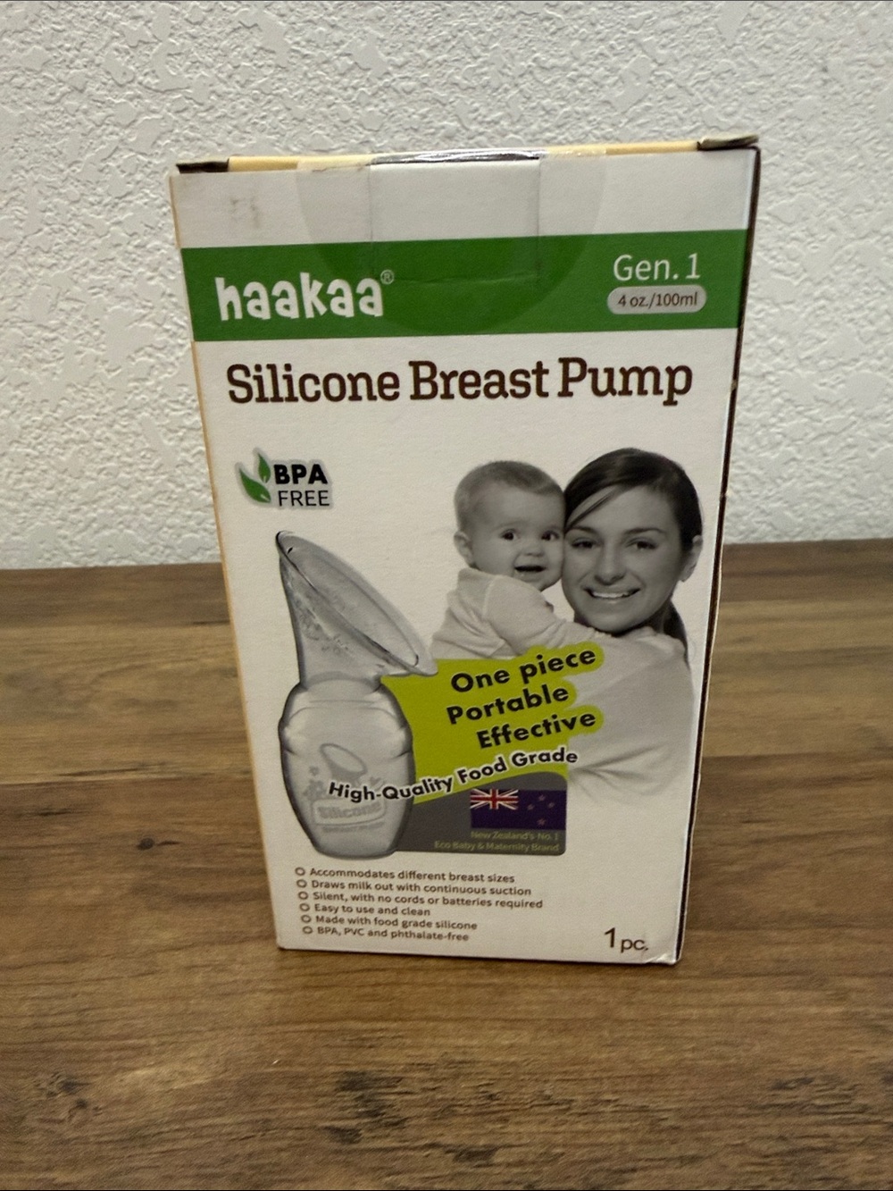 NEW Haakaa Silicone Breast Pump - White & Green Packaging